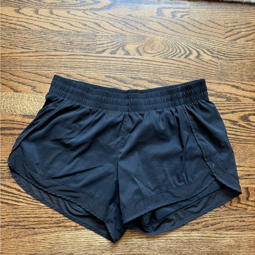 Athleta Mesh Racer Run Mid Rise Short